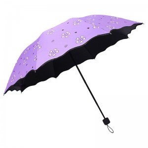 Hermoso paraguas de cambio de color mágico abierto manual de 3 pliegues bajo lluvia